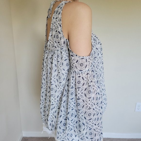Cold Shoulder Blouse w/ Geometric White Pattern - Picture 2 of 7
